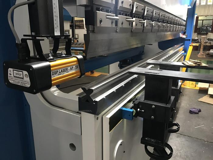 Italy designed top punch and 4 V die ESA S640 CNC Pressbrake controller